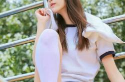 英雄联盟总决赛-孤勇者的棋局，2026世界杯C组波兰对瑞典，B费如何用一脚传球定义唯一性