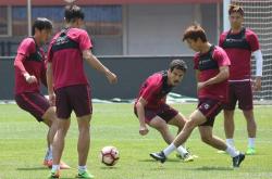 英雄联盟总决赛赛程-包含河北华夏幸福淘汰青岛黄海，晋级下一轮比赛的词条