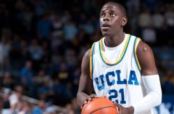 LOL决赛-76人鏖战四川队，霍勒迪点燃赛场