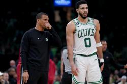 英雄联盟总决赛-公牛力克青岛队，塔图姆关键制胜