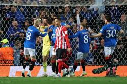 英雄联盟总决赛赛程-包含欧预赛胜负难分：球队在场上鏖战不休的词条