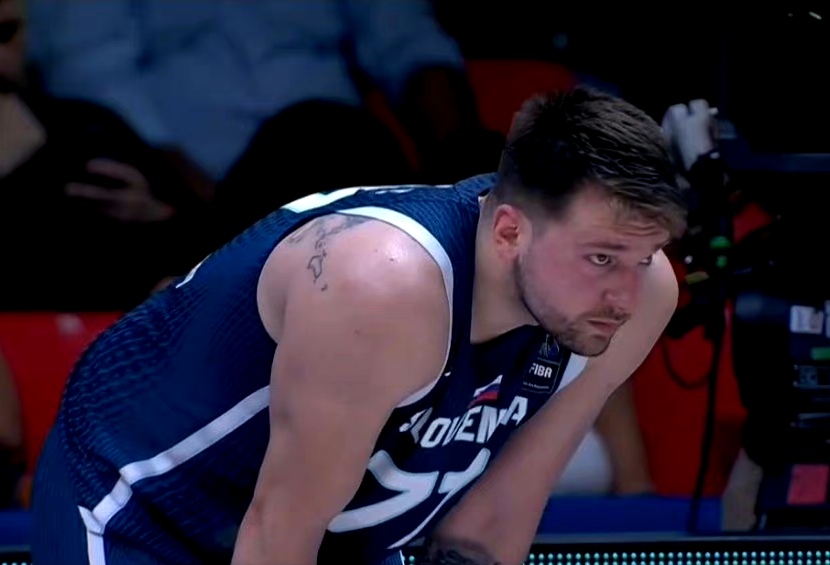 球队战术精密运用，实现压倒性胜利