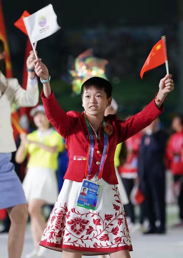 运动员们的拼搏精神激励着观众 运动员们的拼搏精神激励着观众