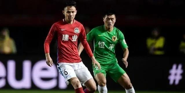 河南建业客场不敌，保级形势严峻