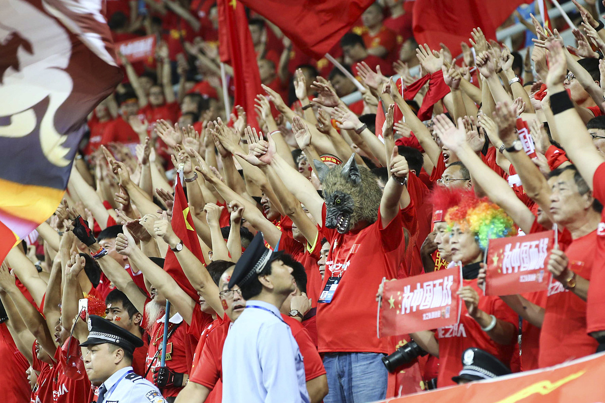 包含顶级足球球队在最近一场比赛中获得出色的胜利的词条