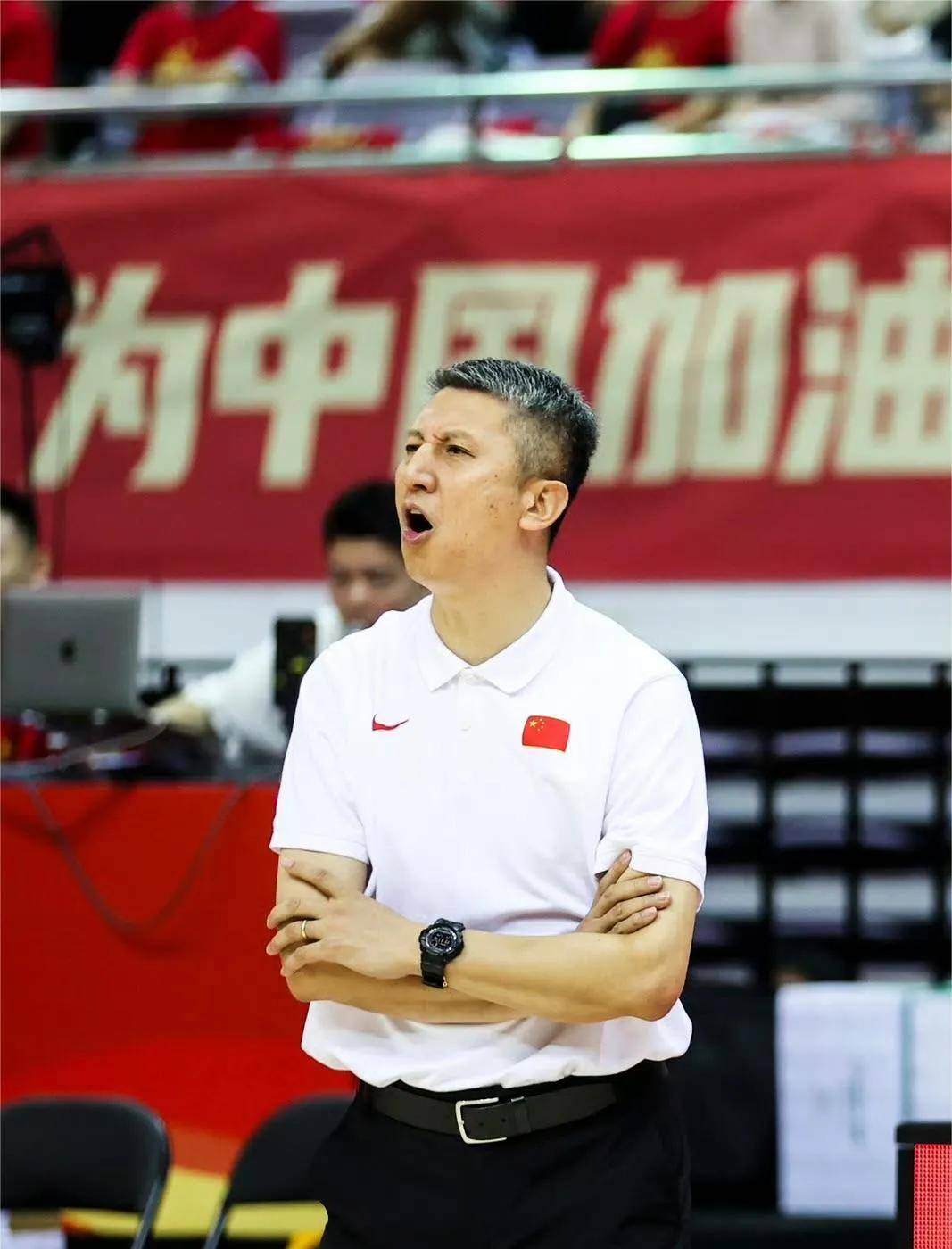 困难重重！队伍艰难逆转取得冠军的简单介绍