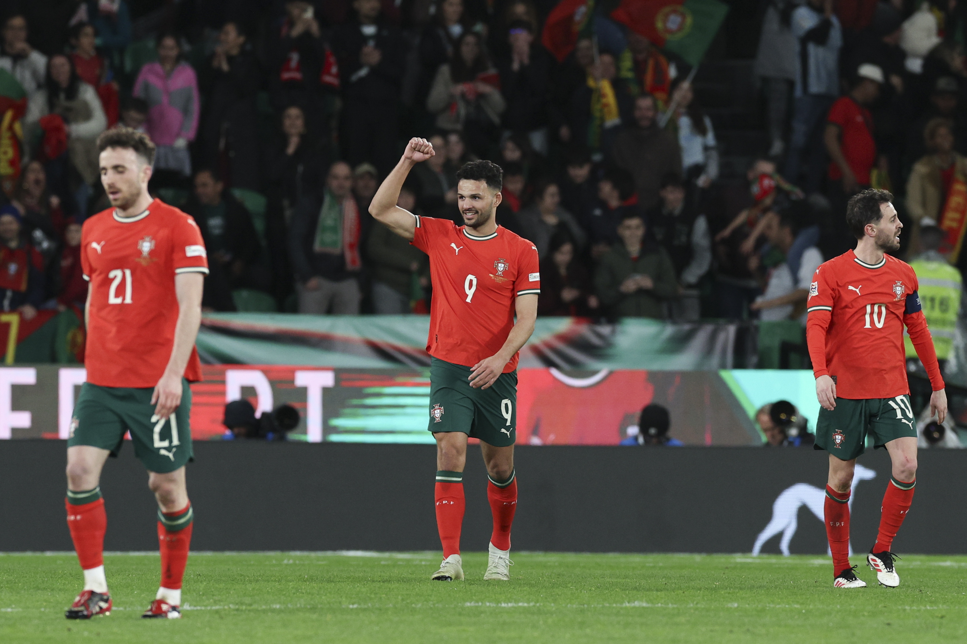 包含蓄势待发!欧洲足球盛事前夕开启的词条 包含蓄势待发!欧洲足球盛事前夕开启的词条