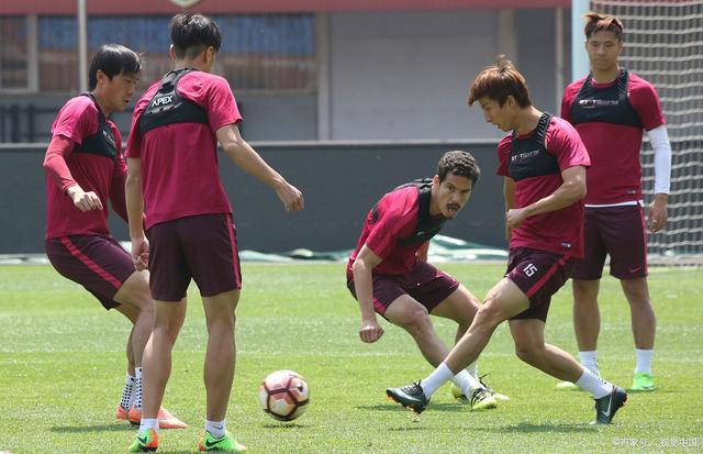 包含河北华夏幸福淘汰青岛黄海，晋级下一轮比赛的词条