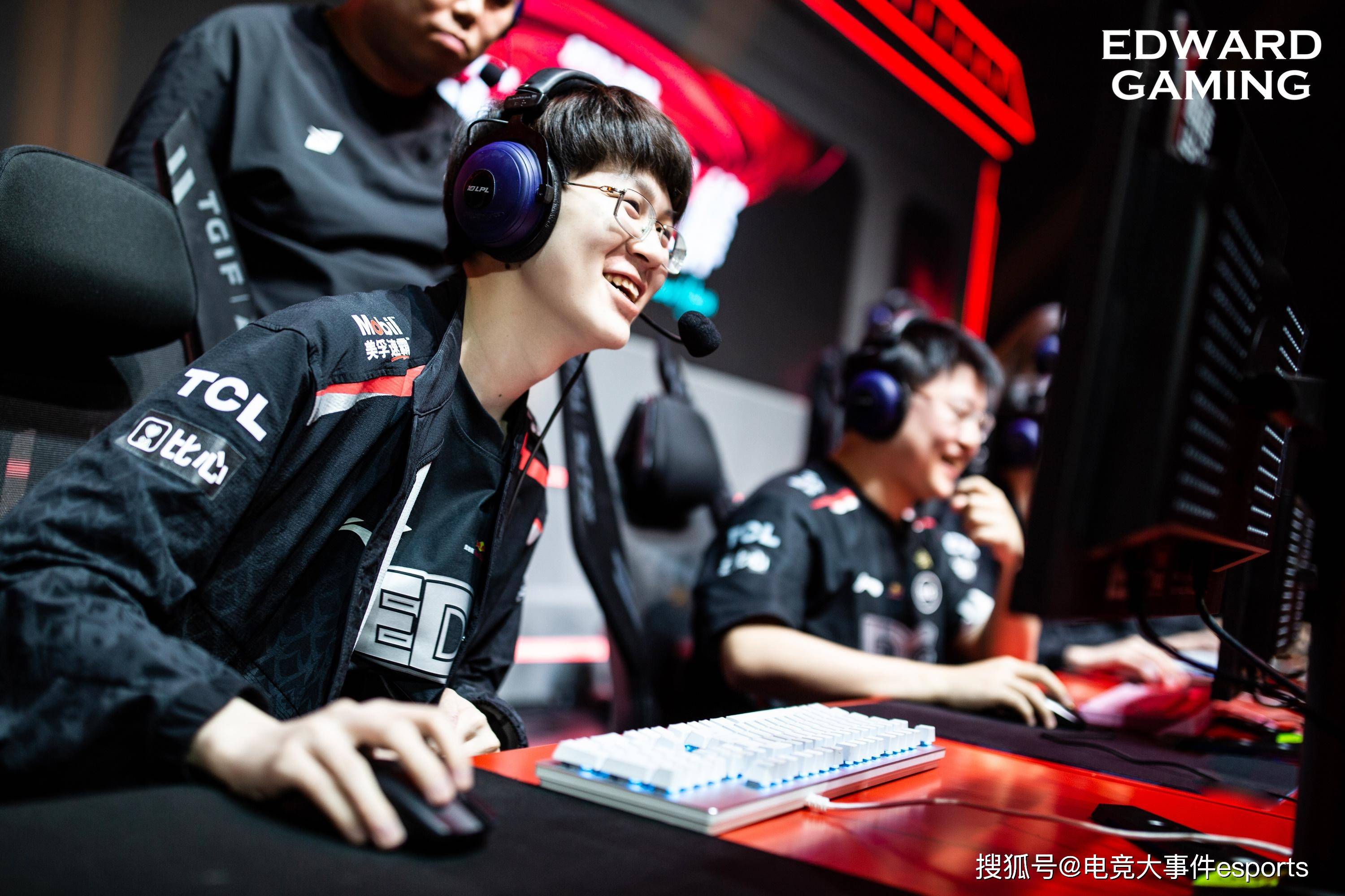 阿根廷血洗菲尼克斯太阳,勒布朗·詹姆斯绝境下完成绝杀鏖战多局八强赛,强势挺进下一轮的简单介绍 阿根廷血洗菲尼克斯太阳,勒布朗·詹姆斯绝境下完成绝杀鏖战多局八强赛,强势挺进下一轮的简单介绍