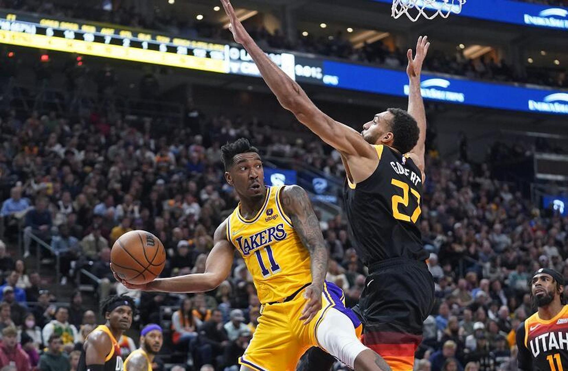 上海队翻盘鹈鹕,米切尔统治全场 上海队翻盘鹈鹕,米切尔统治全场