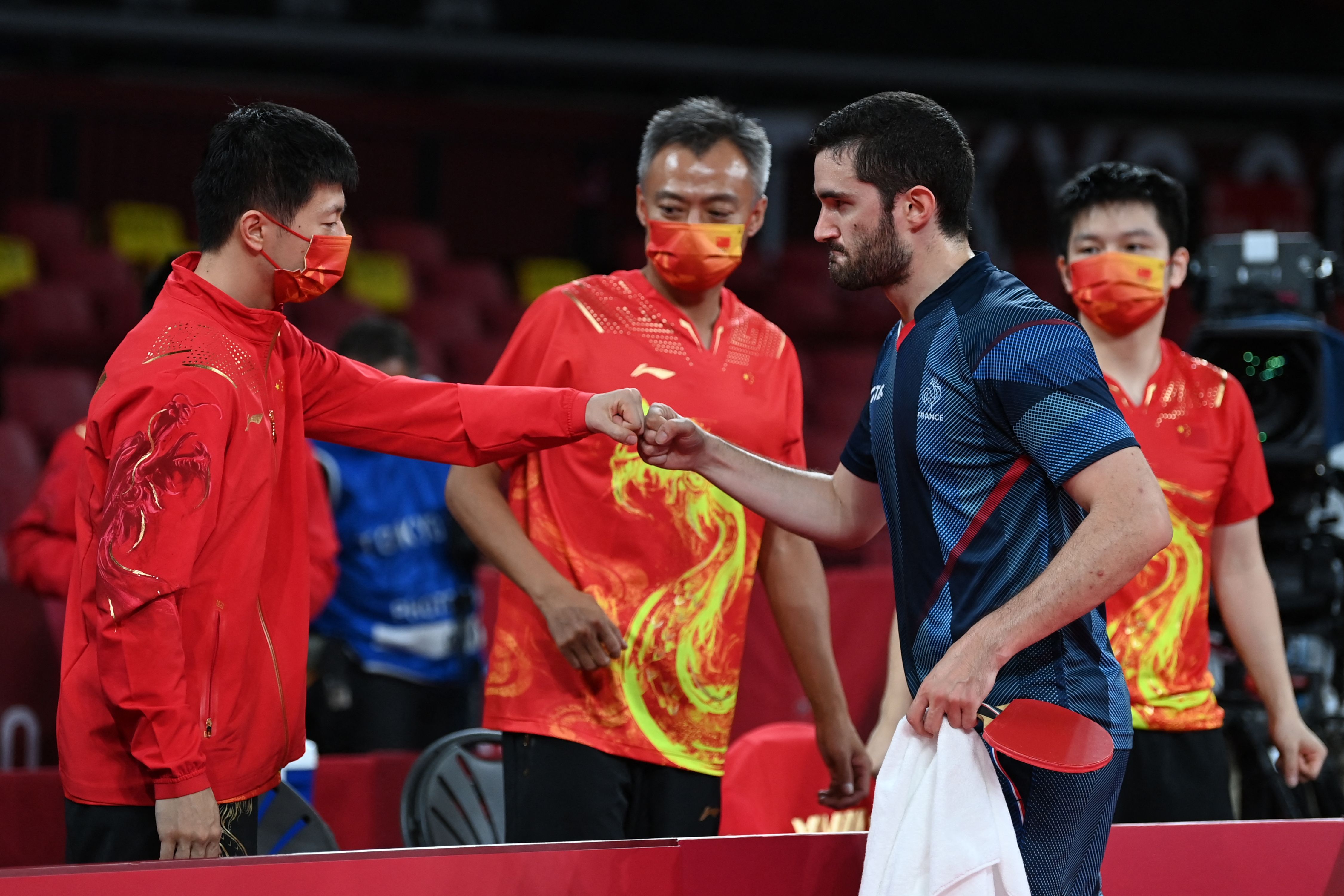 英格兰队险胜日本队，马龙点燃赛场