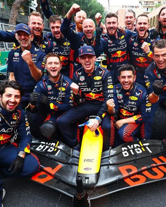 梅赛德斯力克雷诺车队,维斯塔潘扛起全队 梅赛德斯力克雷诺车队,维斯塔潘扛起全队