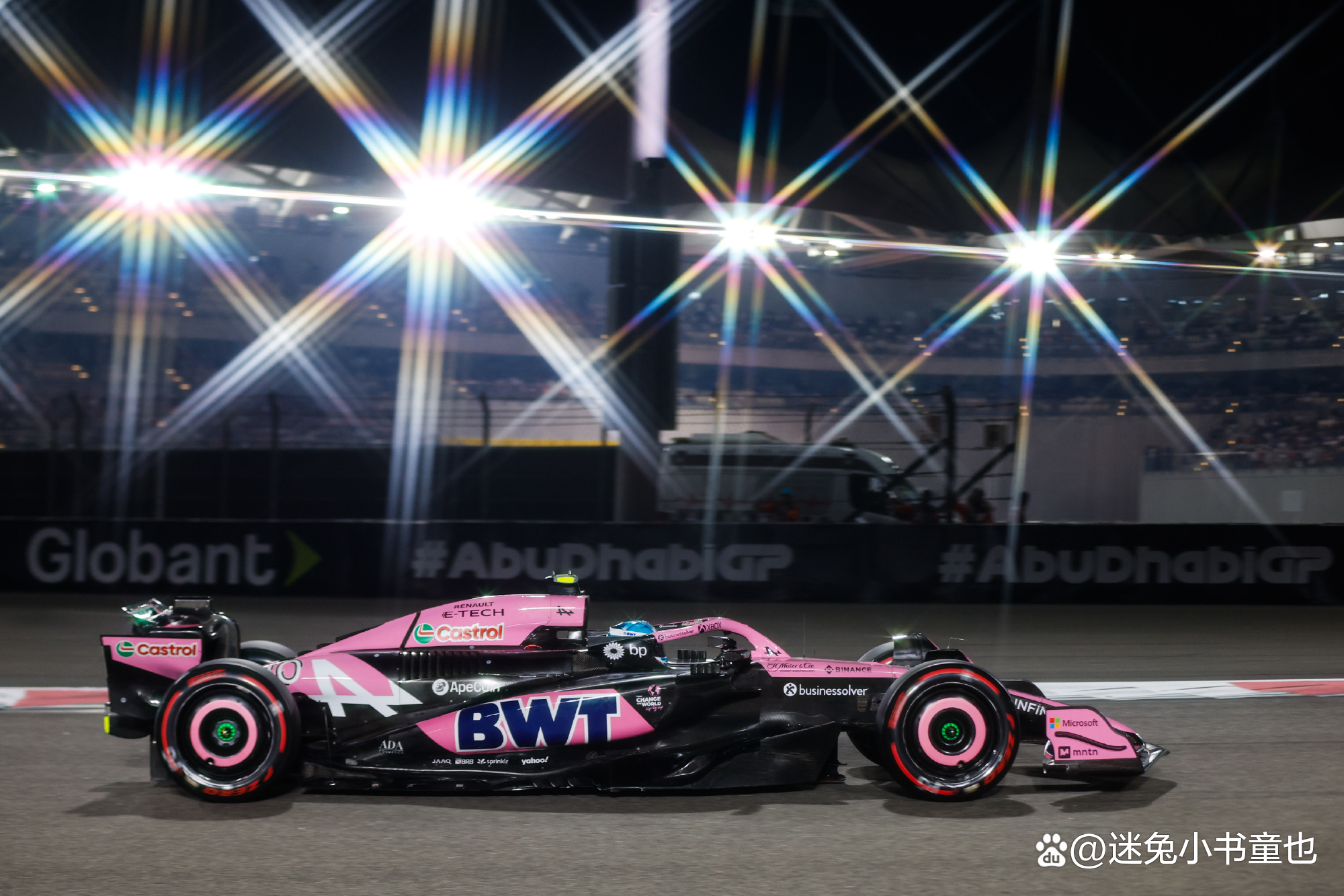 迈凯伦逆转阿斯顿马丁，周冠宇关键制胜