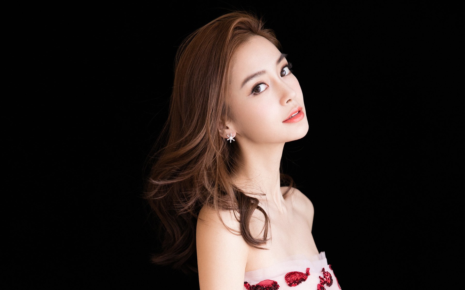 青铜之声,当伊拉克在绿茵场上击溃威尔士的黄昏